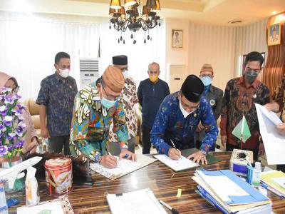 Bupati Anas Jusuf Tandatangani Naskah Kerja Sama Dengan Unisa Palu
